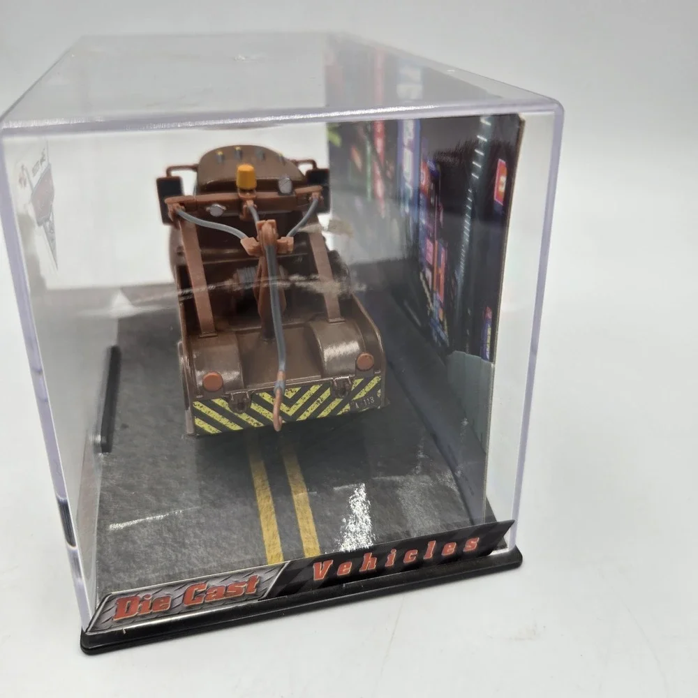 Disney Store Pixar Cars Diecast 1:43 MATER Chase W Sound New In‎ Acrylic Case